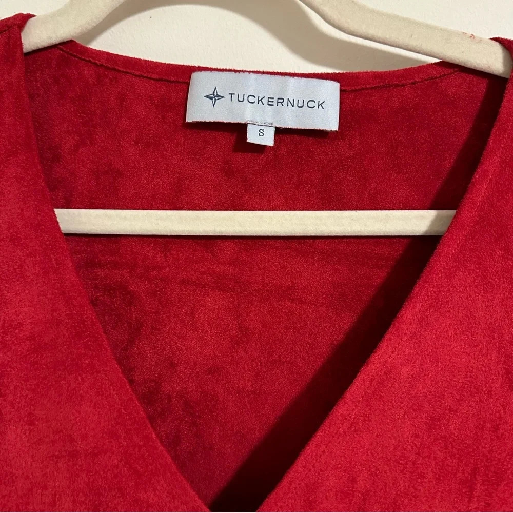 Tuckernuck Easton suede blouse in burgundy red color fall brick holiday S - Picture 4 of 5